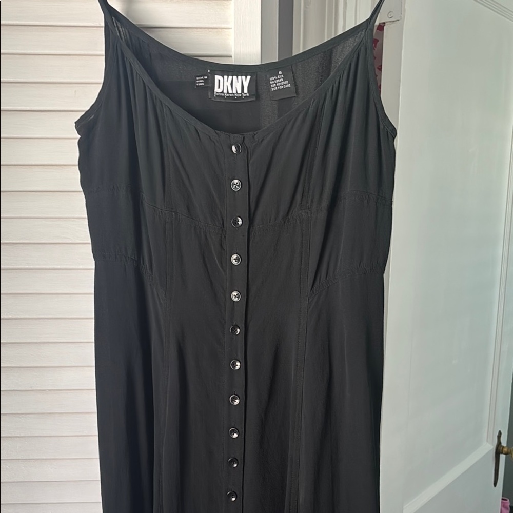 DKNY Black Sleeveless Scoop Neck Slip knee length Dress. 100% silk.